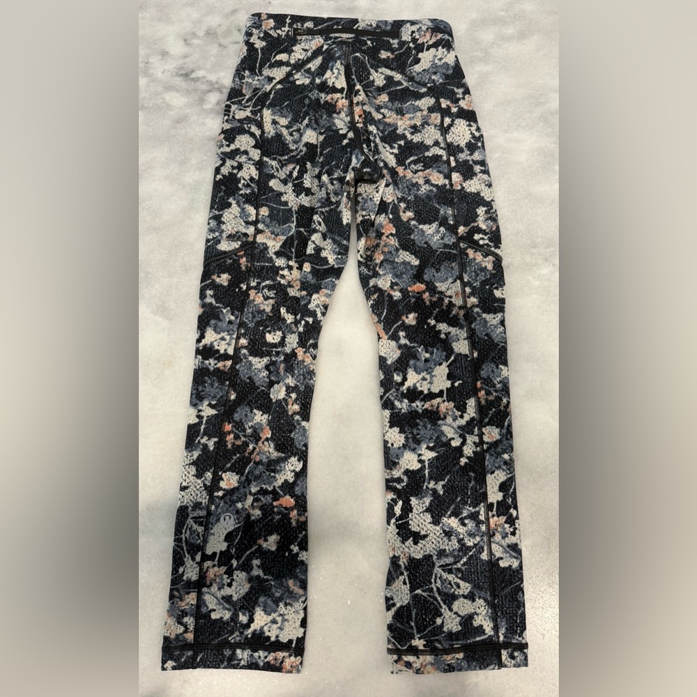 lululemon athletica Blue & Cream Floral Leggings Size 2 Yoga Middle Rise.